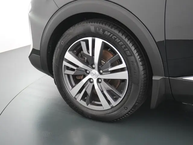 Peugeot 3008 1.6 HYbrid 225 Allure 2022 Hybride Benzine 13