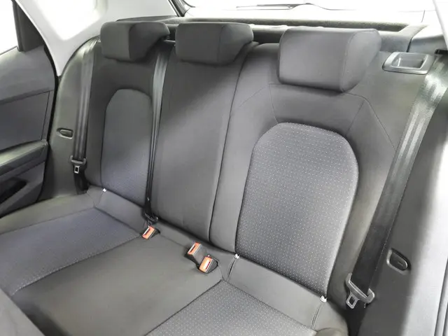 SEAT Arona 1.0 TSI Style 2023 Benzine 23