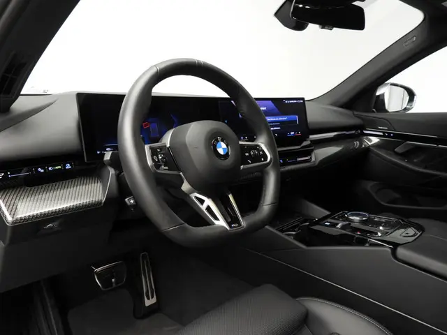 BMW 5 Serie Touring 520d 2024 Diesel 6