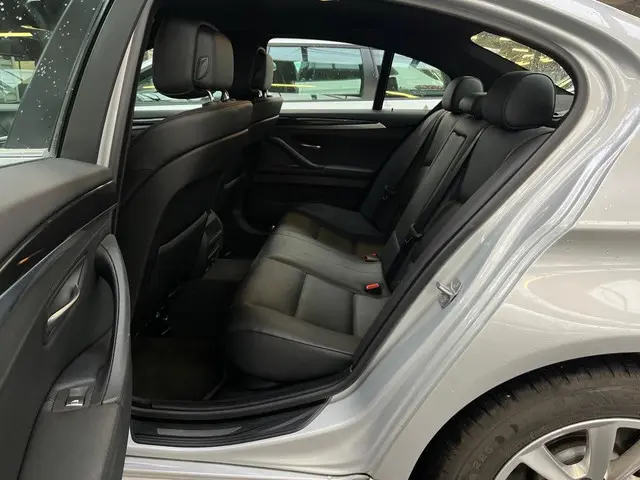BMW 5 Serie 520i // NL PRIJS 14499 // Nieuwe APK 2013 Benzine 18