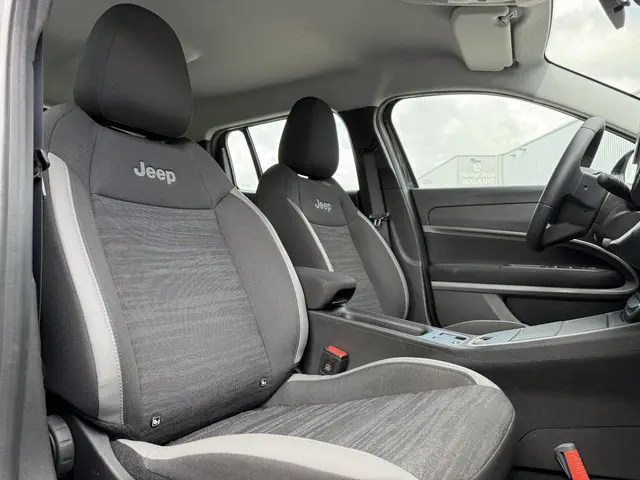 Jeep Avenger Longitude 54 kWh Aut. 2024 Elektrisch 13