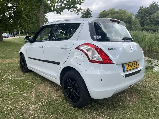 Suzuki Swift 1.2 Bandit EASSS 2016 Benzine 2
