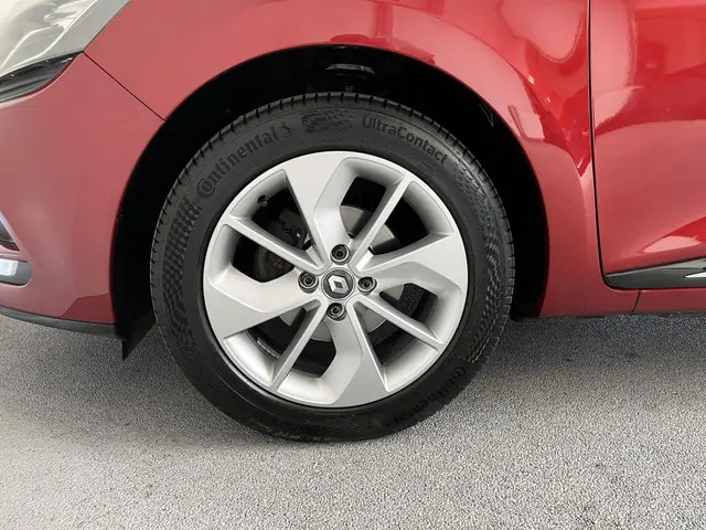 Renault Clio Estate 0.9 TCe Limited 2017 Benzine 34