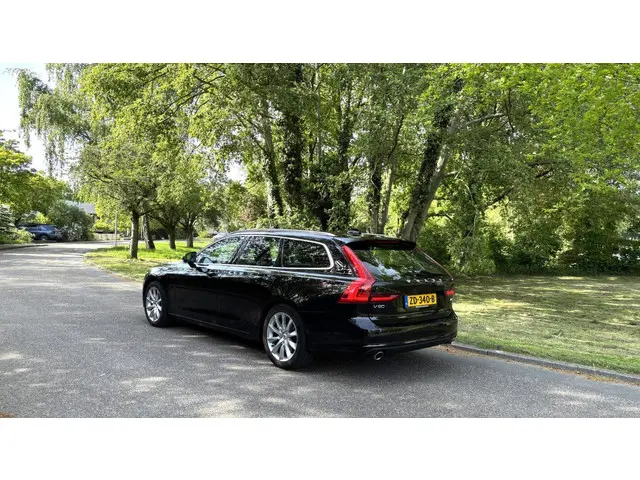 Volvo V90 2.0 T4 2019 YOUR CLASSIC CAR-SOLD. 2019 Benzine 12
