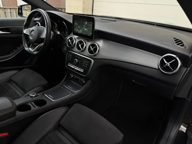 Mercedes-Benz GLA 180 AMG Aut 2019 Benzine 8