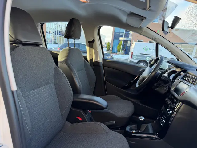 Citroën C3 1.2 PureTech Selection 2016 Benzine 12