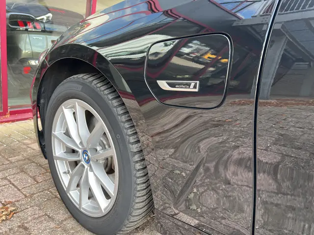 BMW 3 Serie Touring 320e 2023 Hybride Benzine 6