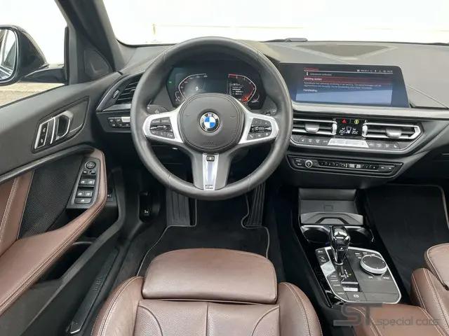 BMW 1 Serie 118i Sport Line|Pano|Leder|HUD 2020 Benzine 12