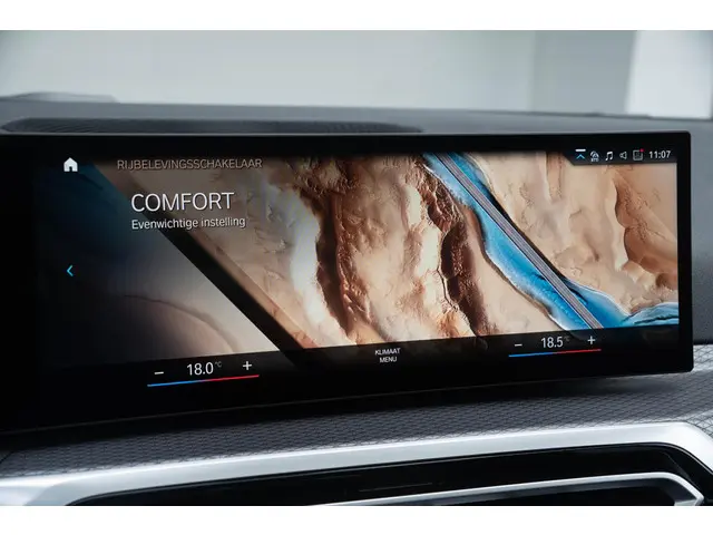 BMW 3 Serie Touring 318i 2024 Benzine 35