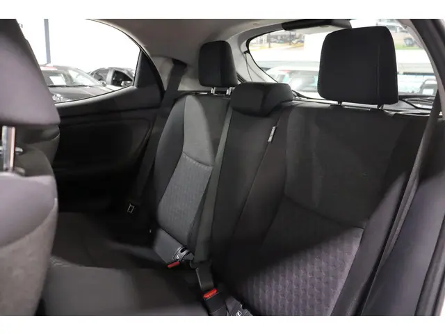 Toyota Yaris 1.5 Hybrid Dynamic, 2022 Hybride Benzine 20