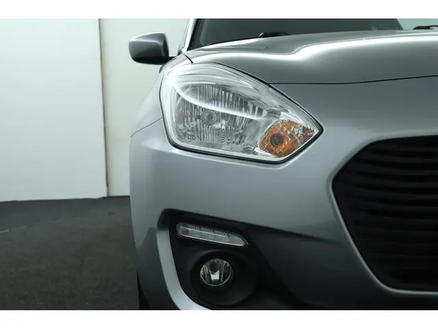 Suzuki Swift 1.2 Select 2018 Benzine 33