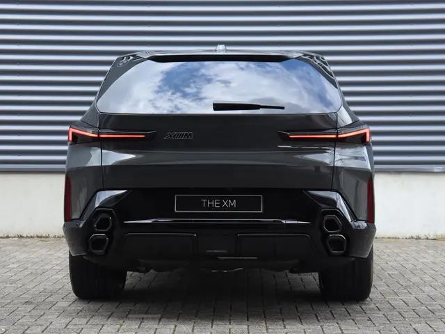 BMW XM 50e 2025 Hybride Benzine 4