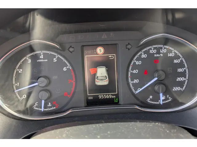 Toyota Yaris 1.5 VVT-i Design Red 2020 Benzine 20