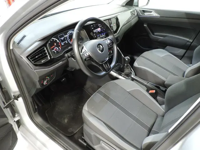 Volkswagen Polo 1.0 TSI Highline 2021 Benzine 16