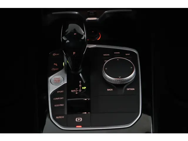 BMW 1 Serie 118i Executive Edition 2021 Benzine 20