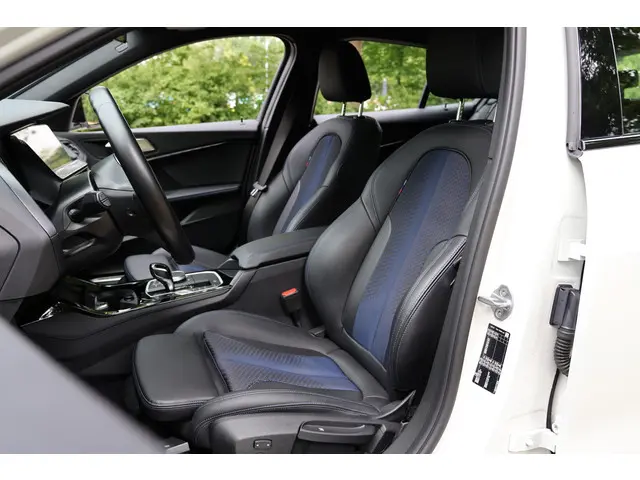 BMW 1 Serie 116i High Executive 2022 Benzine 15