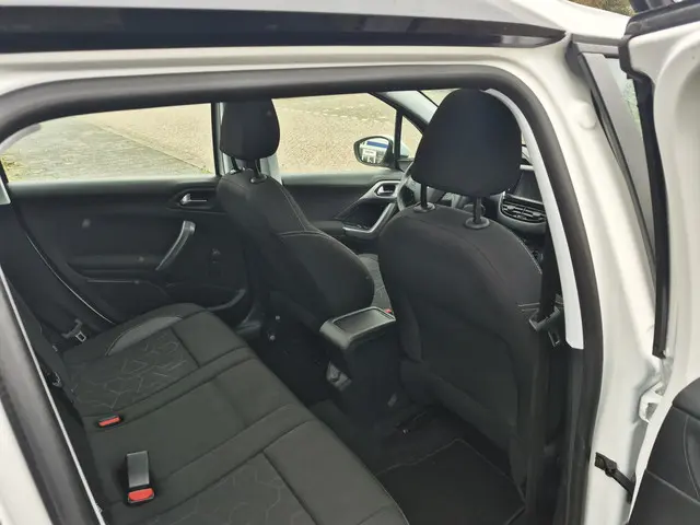 Peugeot 2008 1.2 PureTech Blue Lion 2018 Benzine 14