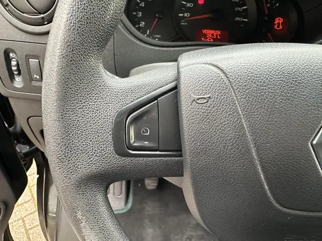 Renault Master T33 2.3 dCi 130 L2H2 2018 Diesel 21