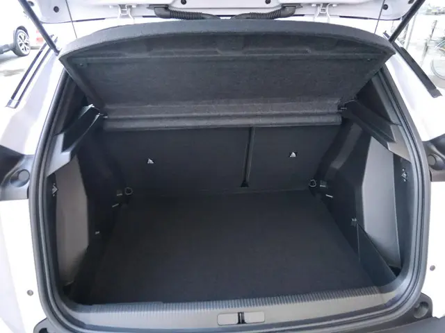 Peugeot 2008 1.2 Hybrid 145 Allure 2025 Hybride Benzine 12