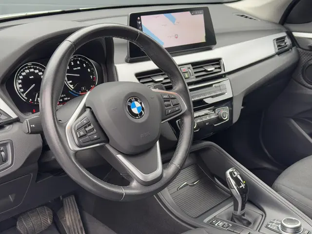 BMW X1 sDrive18i Executive Edition 2020 Benzine 23