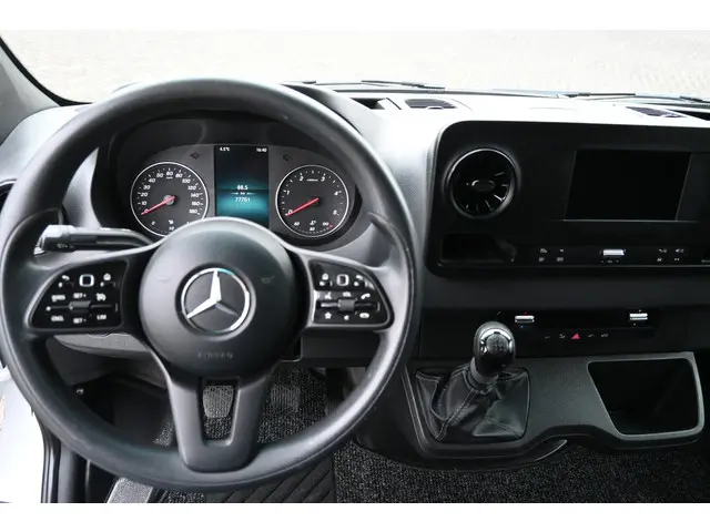 Mercedes-Benz Sprinter 211 CDI L1H1 FWD 2023 Diesel 15