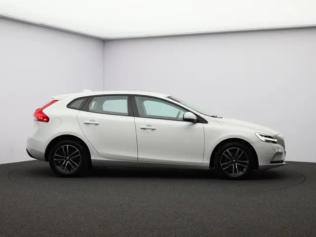 Volvo V40 2.0 T2 Nordic+ 2016 Benzine 7