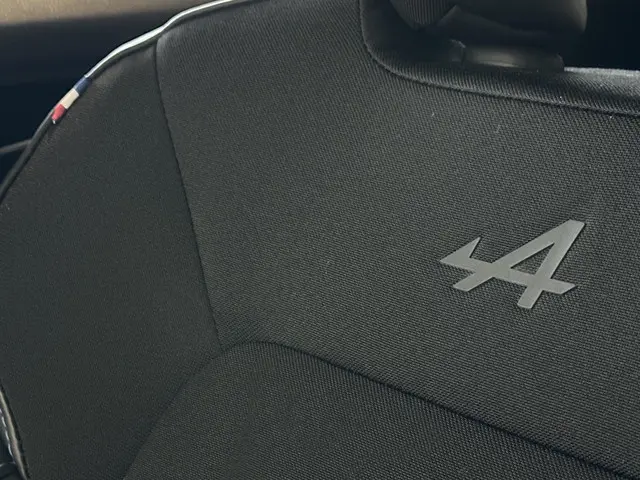 Renault Clio 1.0 TCe 90 GPF esprit Alpine 2025 Benzine 32