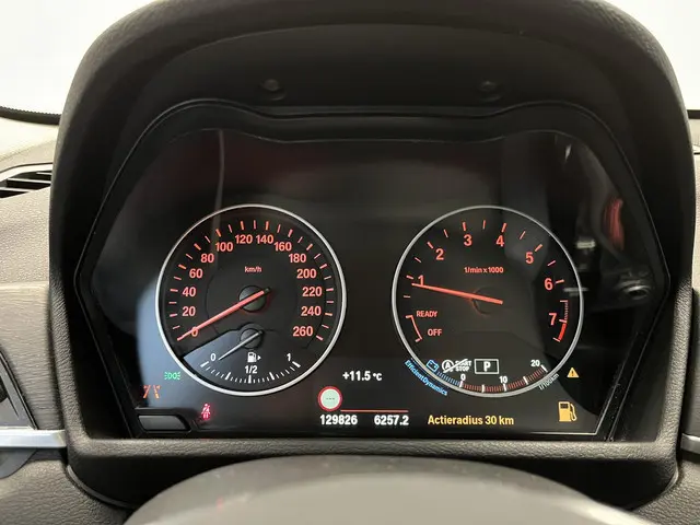 BMW X1 xDrive20i High Executive 2018 Benzine 23