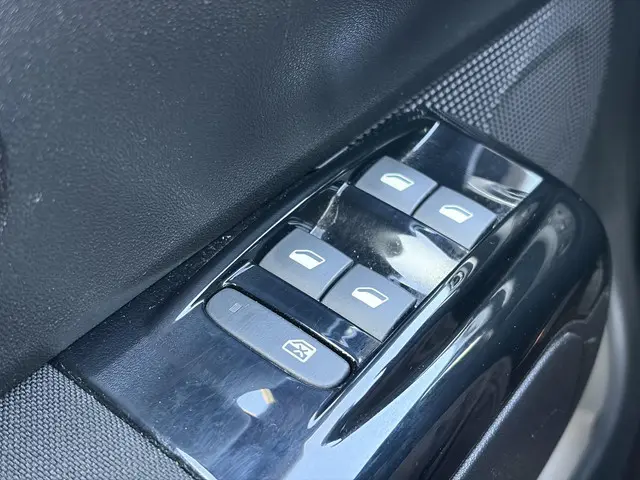 Citroën C3 1.2 PureTech Shine 2017 Benzine 17