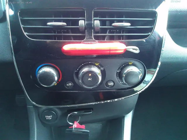 Renault Clio 0.9 TCe Expression (NAVI +Airco ) 2013 Benzine 11