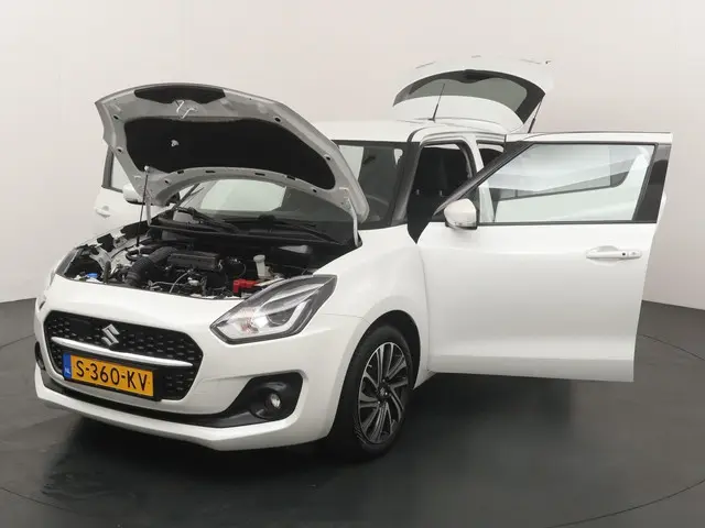 Suzuki Swift 1.2 Style Smart Hybrid 2023 Benzine 18