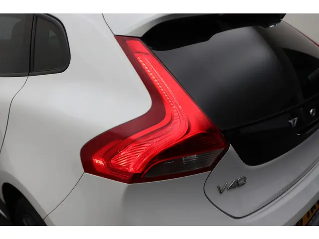 Volvo V40 Cross Country 1.6 T4 Momentum 2014 Benzine 27