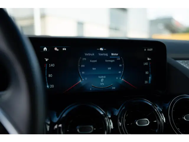 Mercedes-Benz GLA 180 Business Line 2023 Benzine 39