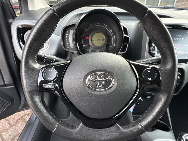 Toyota Aygo 1.0 VVT-i x-play 2021 Benzine 10