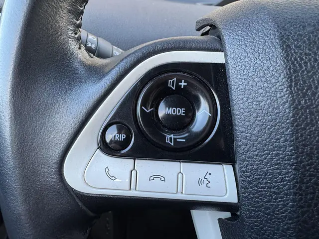 Toyota Prius 1.8 Plug-in Executive 2019 Hybride Benzine 12