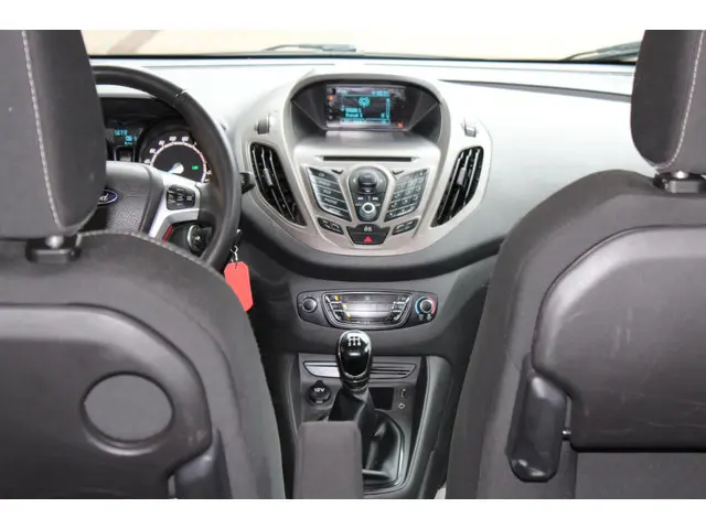 Ford Tourneo Courier 1.0 Titanium 2015 Benzine 12