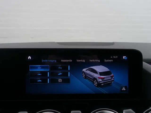 Mercedes-Benz GLA 200 Premium Luxury Aut- 2020 Benzine 12