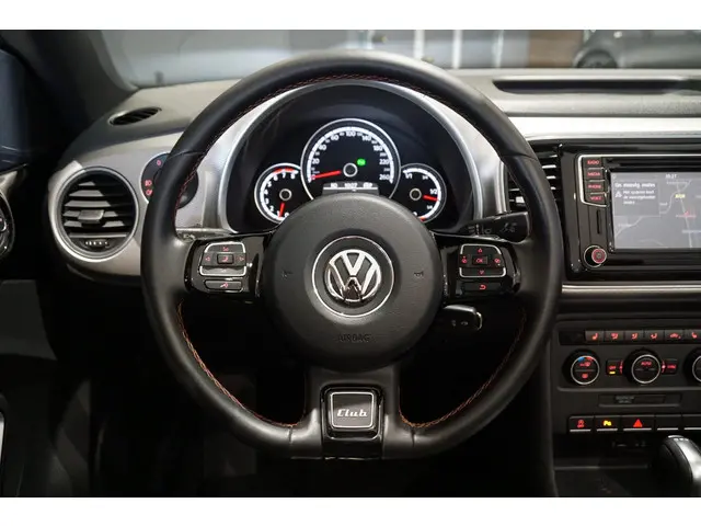 Volkswagen Beetle Cabriolet 1.2 TSI Club 2016 Benzine 17