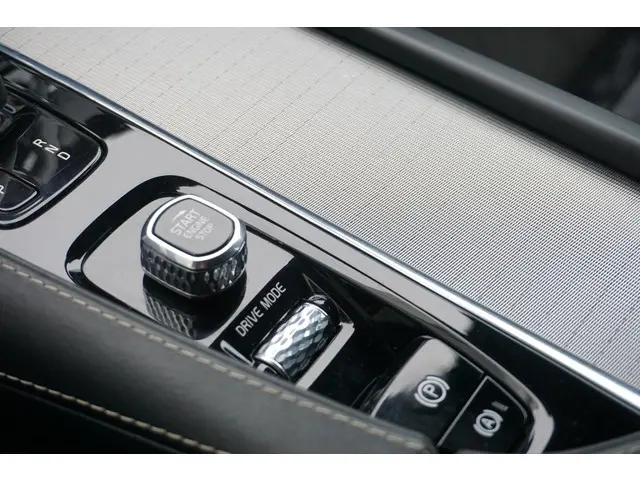 Volvo V90 2.0 B4 R-Design 2021 Benzine 33