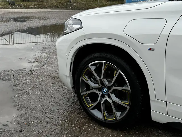 BMW X2 xDrive25e High Executive 2023 Hybride Benzine 28