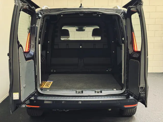 Volkswagen Caddy Cargo 2.0 TDI 1st Edition 2021 Diesel 6