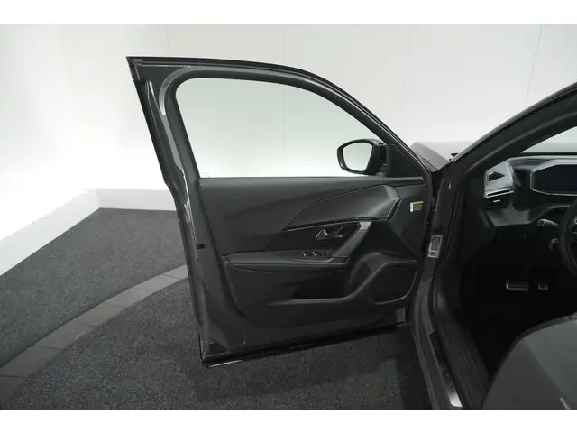 Peugeot 2008 PureTech 130 EAT8 GT 2024 Benzine 63