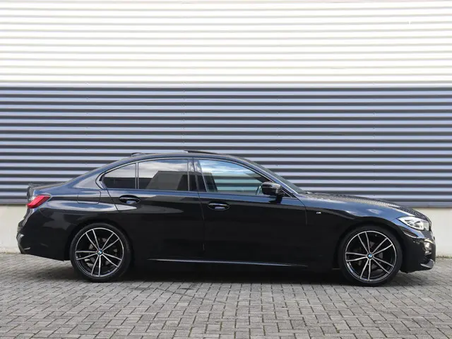 BMW 3 Serie Sedan 318i 2021 Benzine 5