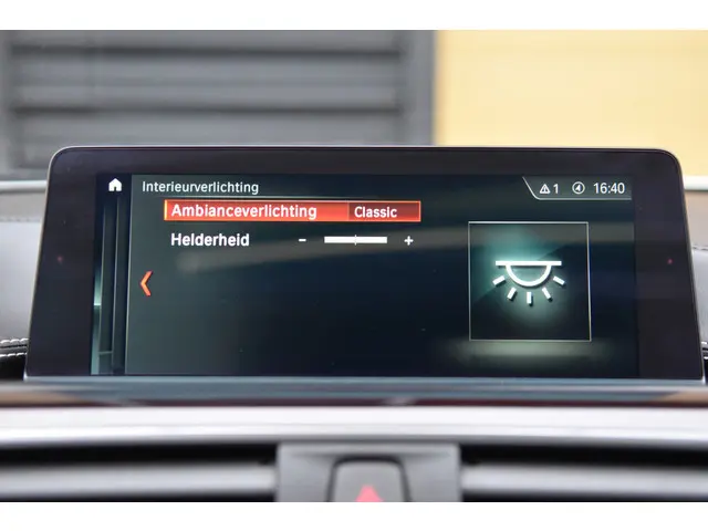 BMW 3 Serie 340i High Executive 2018 Benzine 24