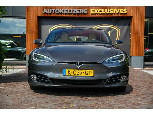 Tesla Model S 3