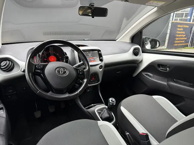 Toyota Aygo 1.0 VVT-i x-wave|Camera 2017 Benzine 3