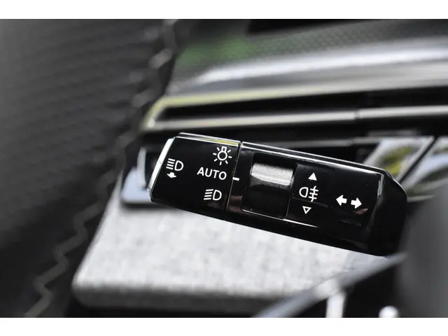 Peugeot 3008 Hybrid 136 EAT6 GT 2024 Hybride Benzine 17