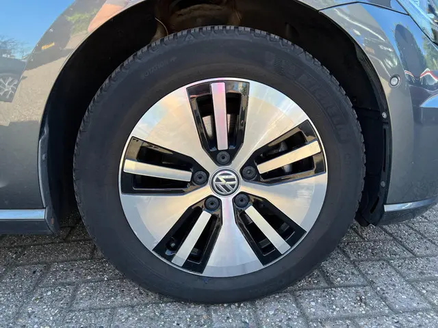 Volkswagen e-Golf E-Golf 2017 Elektrisch 27