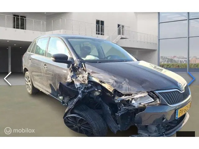 Škoda Rapid 1.4 TDI Greentech Style SCHADE 2017 Diesel 4
