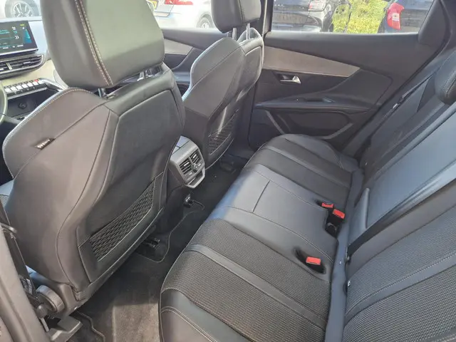 Peugeot 3008 1.6 HYbrid4 300 GT 2023 Hybride Benzine 6